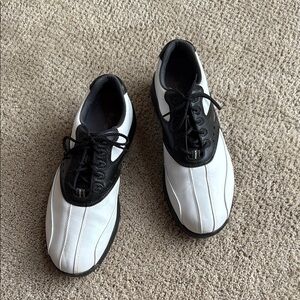 Men's Foot Joy Spike-less golf shoes size 8